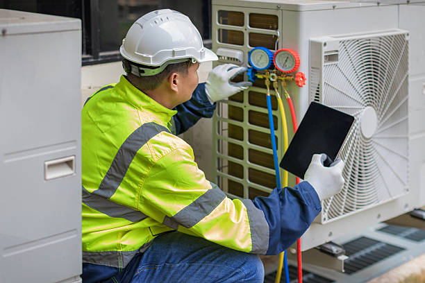 Professional Hvac technician working in Hunt Valley, MD